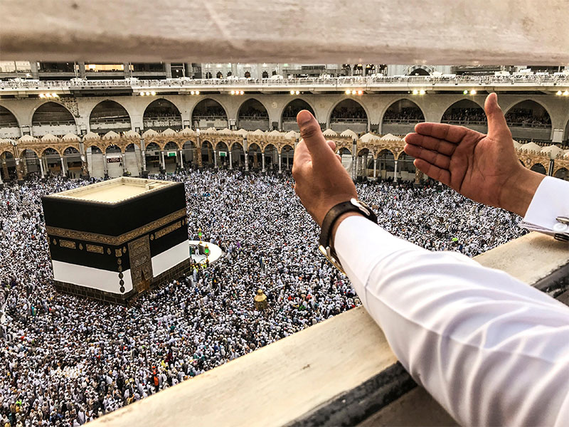 بالفيديو... شهرة كبيرة لأول مولود في موسم الحج الحالي